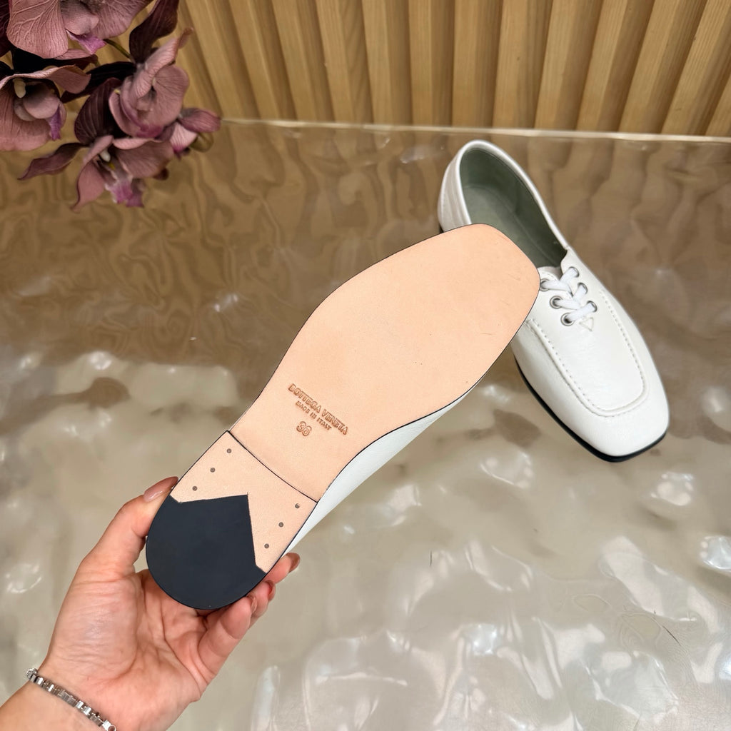 Alabaster Gino Lace-Up Shoe