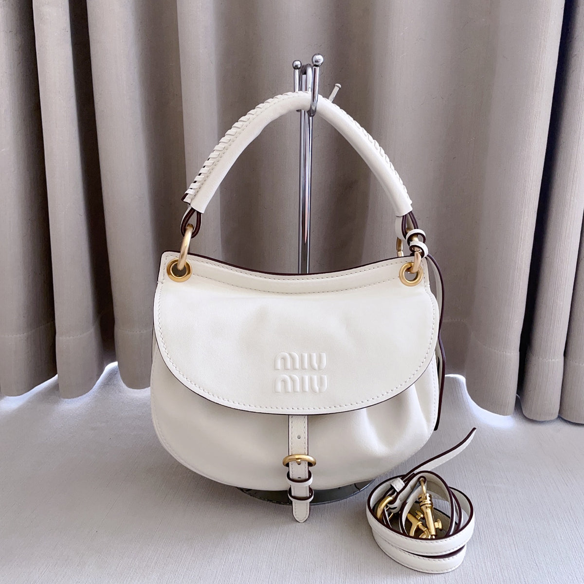 Chalk White Rendez-Vous Leather Bag 2