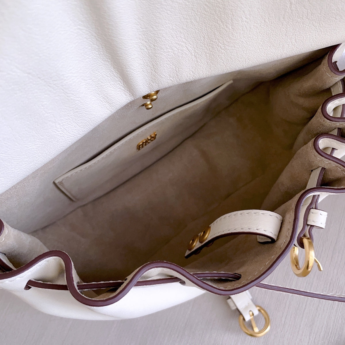 Chalk White Rendez-Vous Leather Bag 10