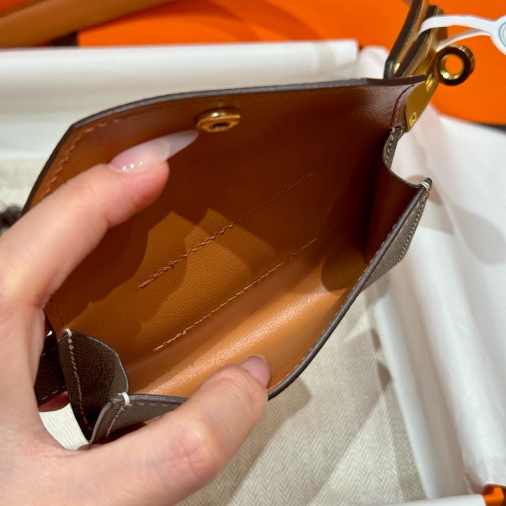 Étoupe Kelly Pocket 18 Belt With Gold Finish