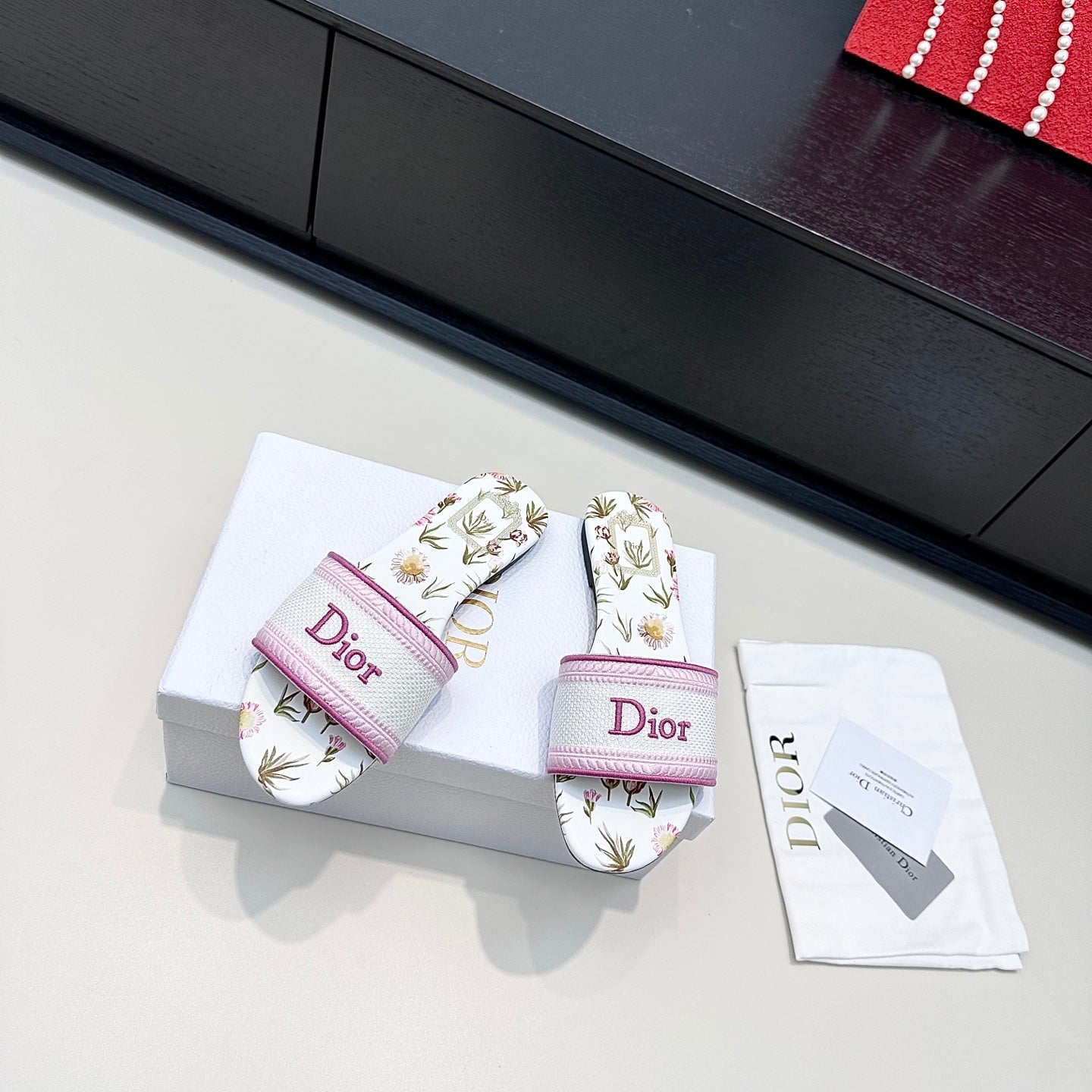 White & Songe Pink Dway Slide