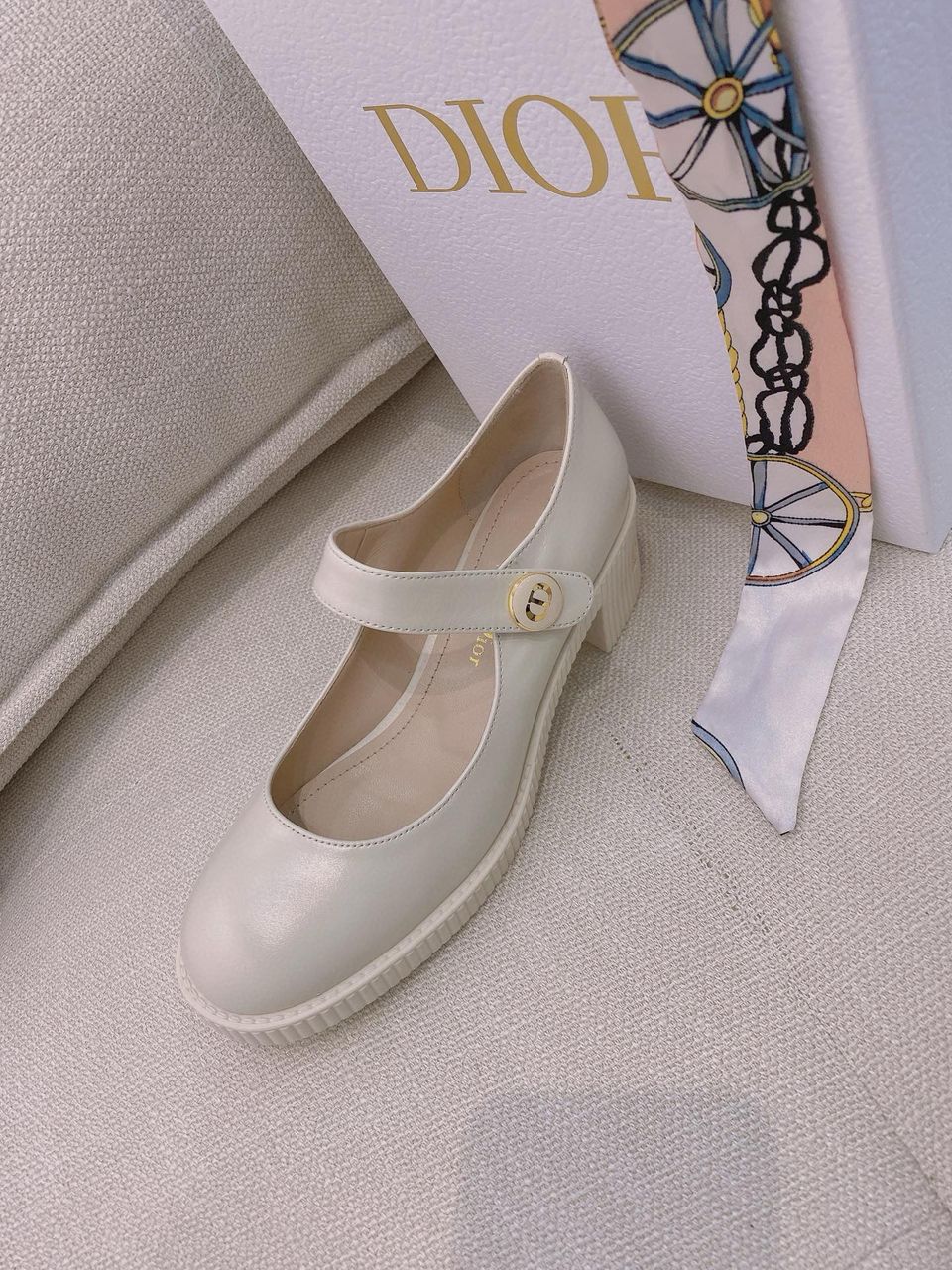 White Shiny Doll Pump