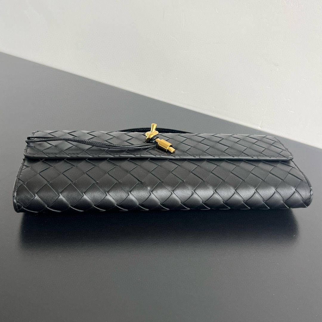 Black Andiamo Clutch