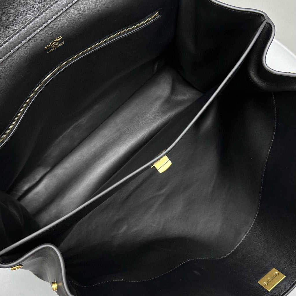 Black BR Medium Handbag With Gold Hardware