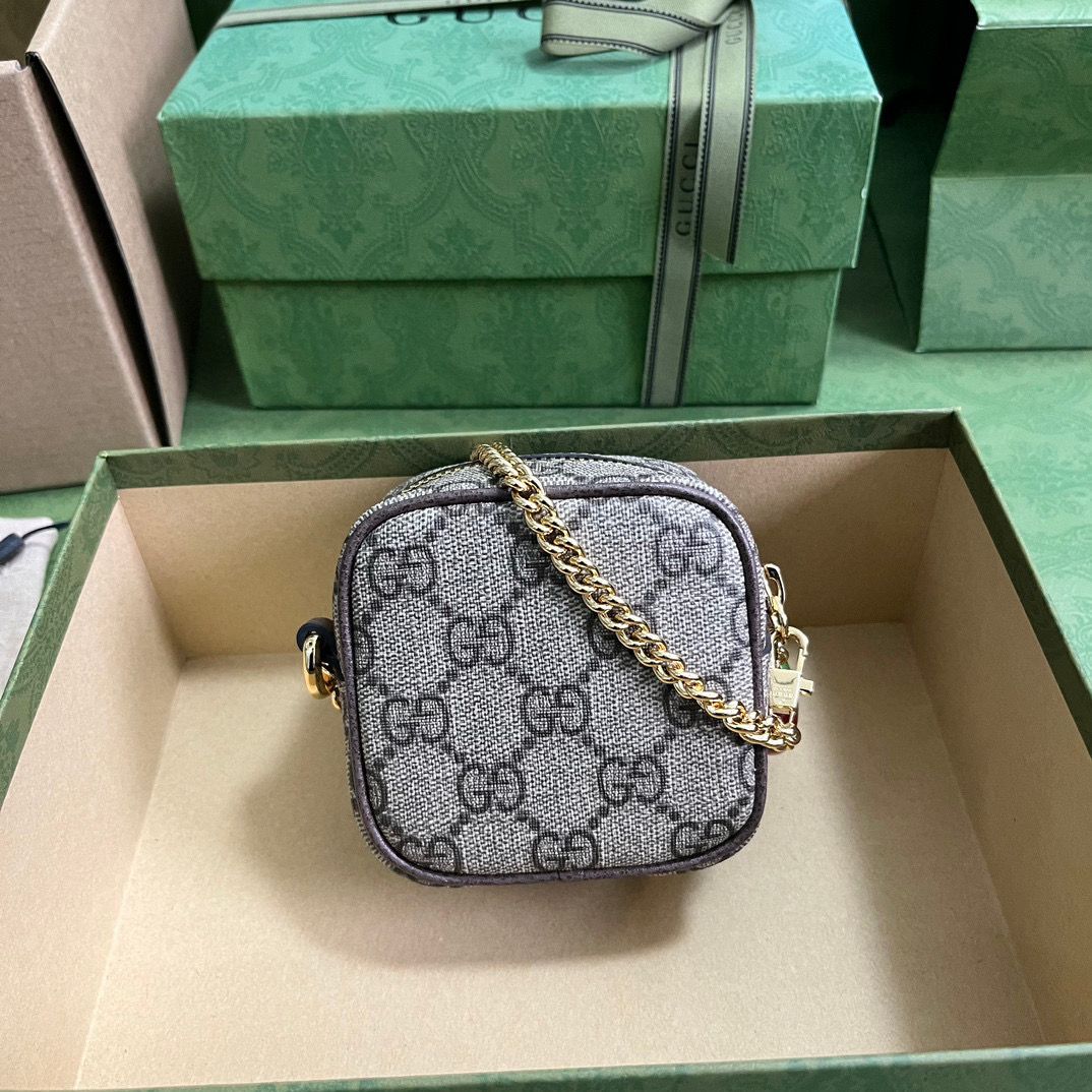 Beige Coin Purse With Strawberry