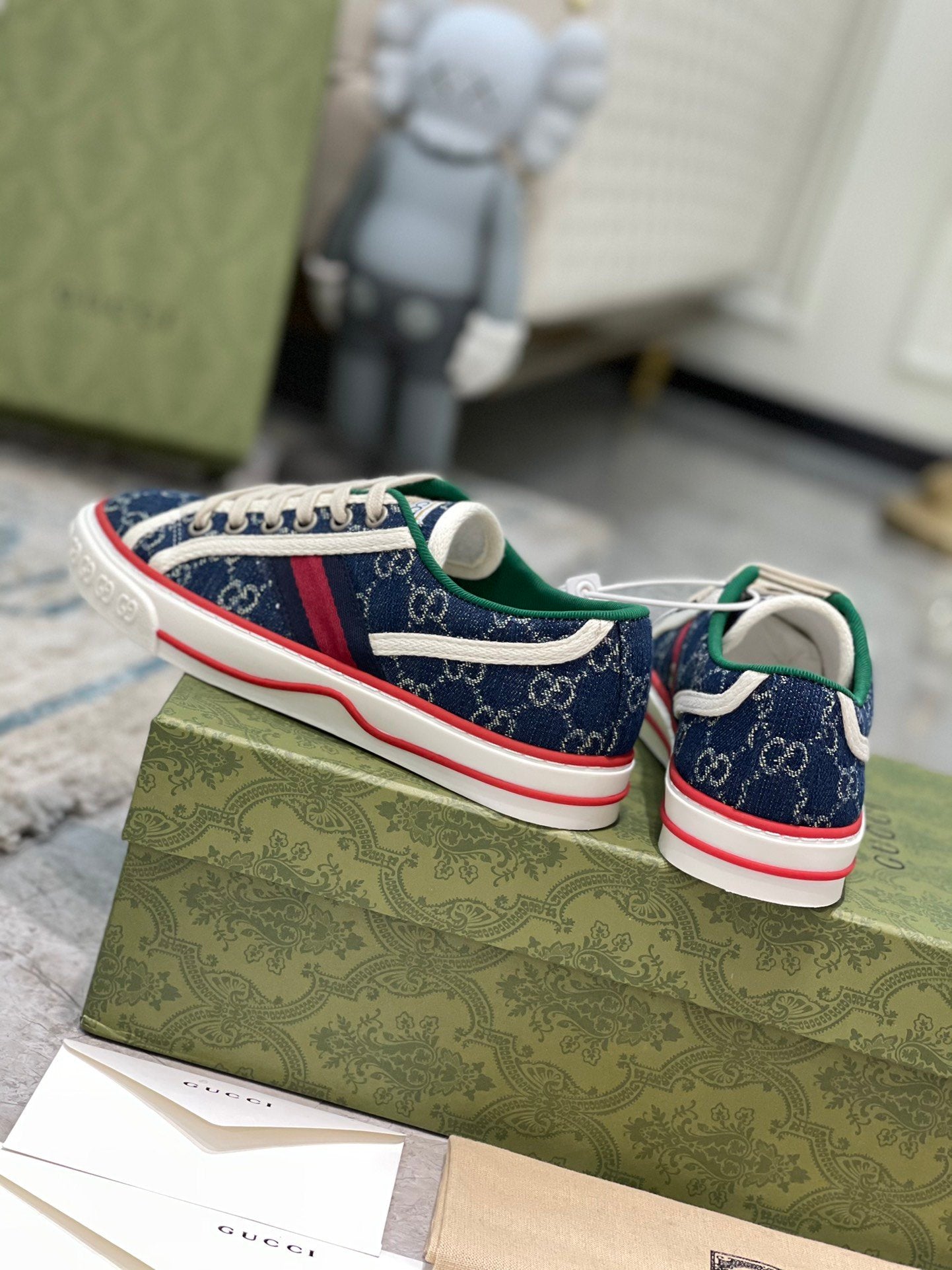 Dark blue GT sneaker