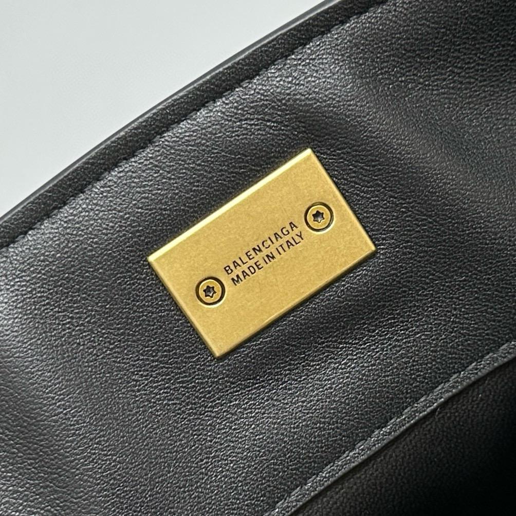 Black BR Large Handbag With Gold Hardware