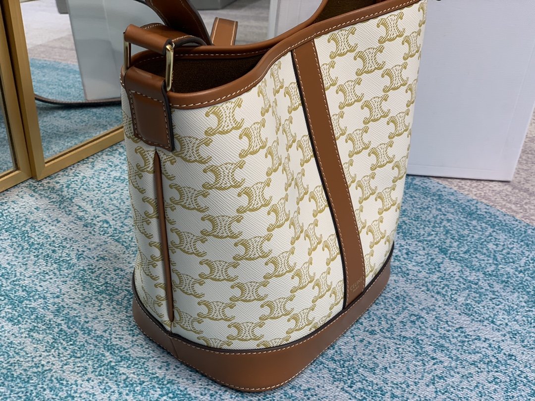 White C small bucket bag