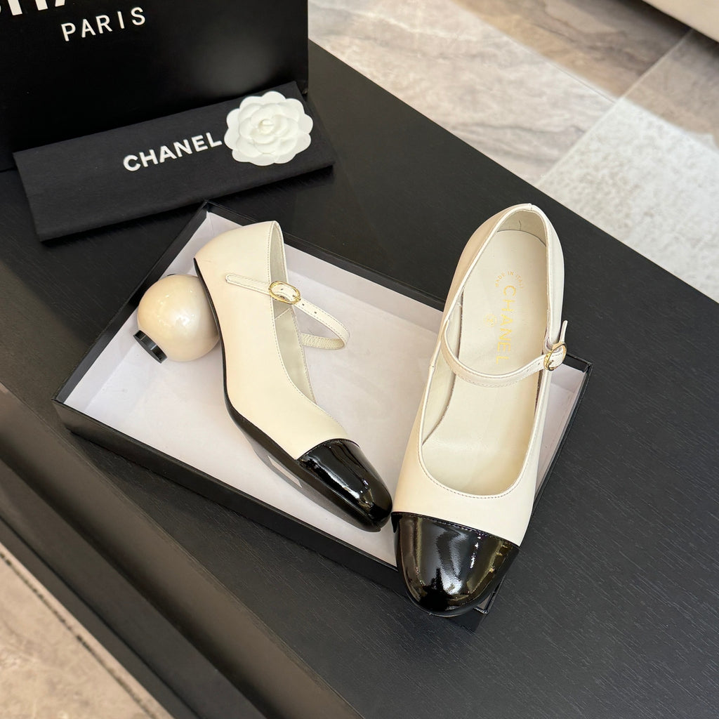 White & Black Mary Janes Pump