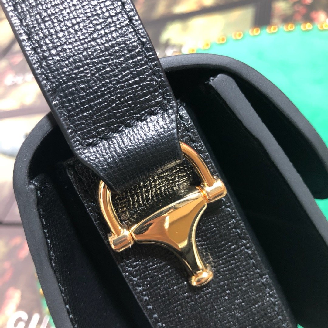 Black GH detailed textured-leather shoulder bag