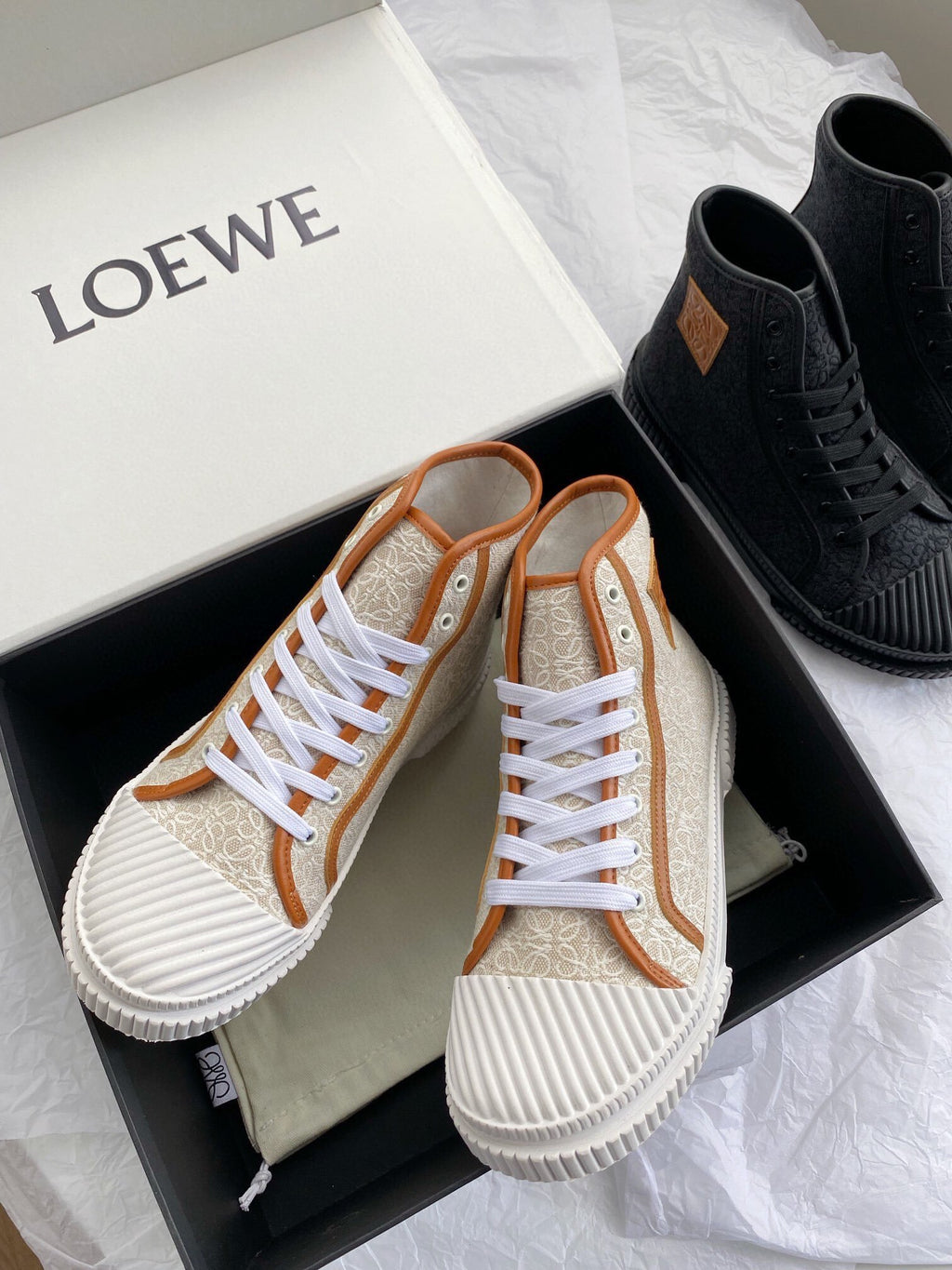 Natural/White LA high top sneaker in canvas