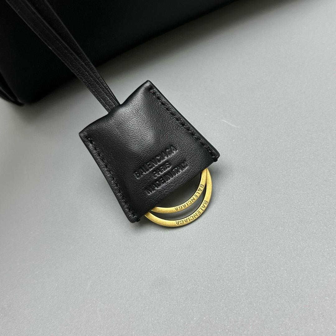 Black BR Medium Handbag With Gold Hardware