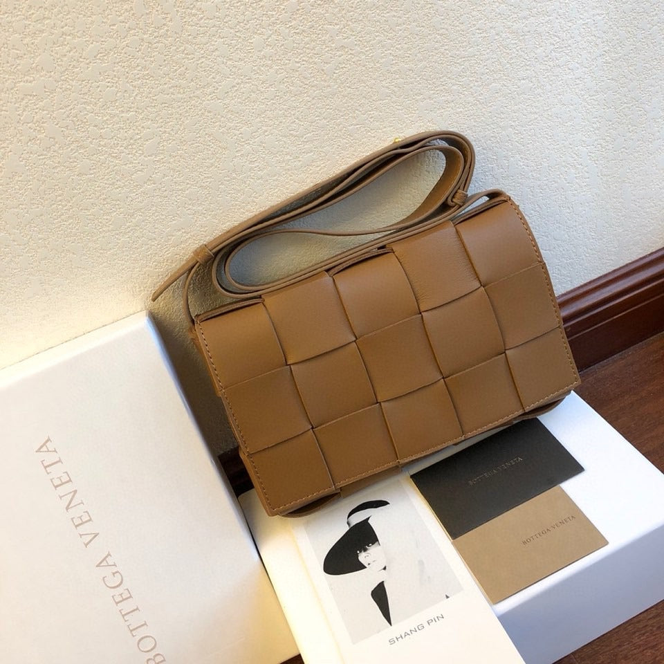 Acorn BC shoulder bag