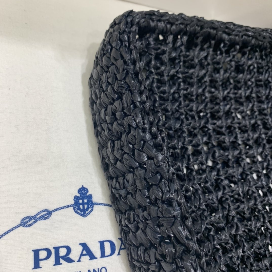 Black raffia tote bag