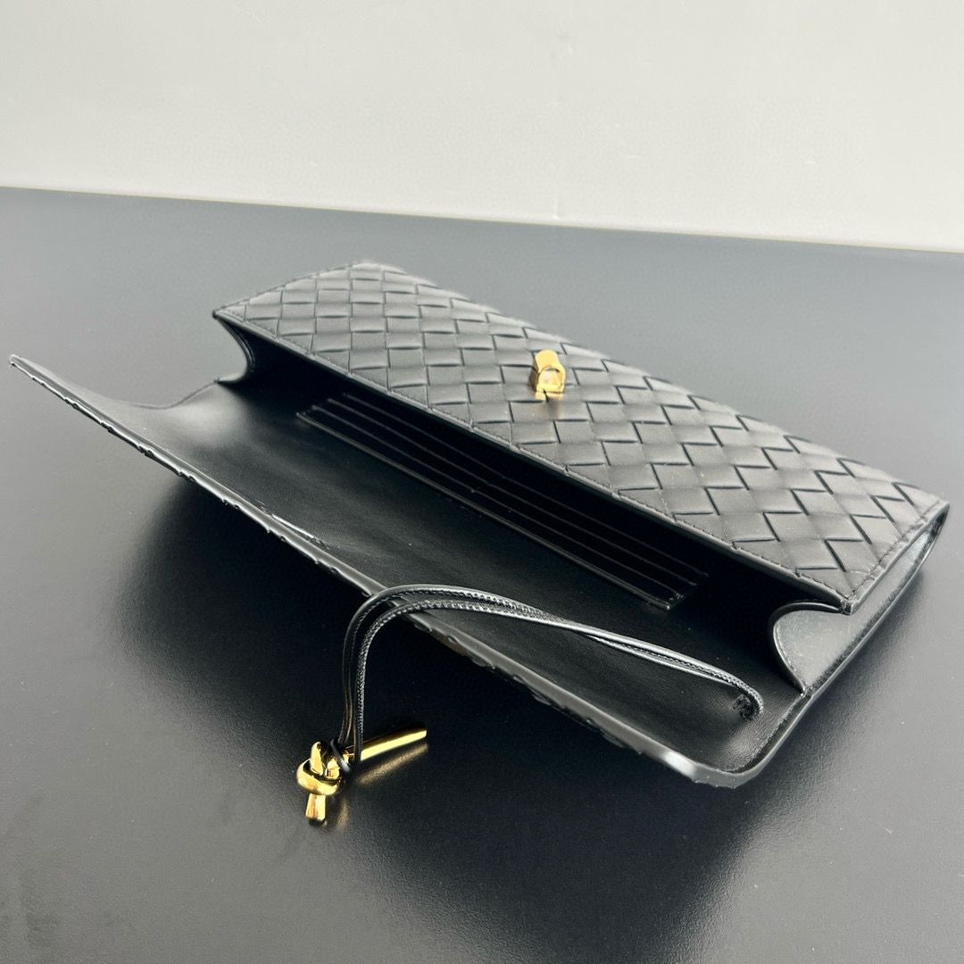 Black Andiamo Clutch