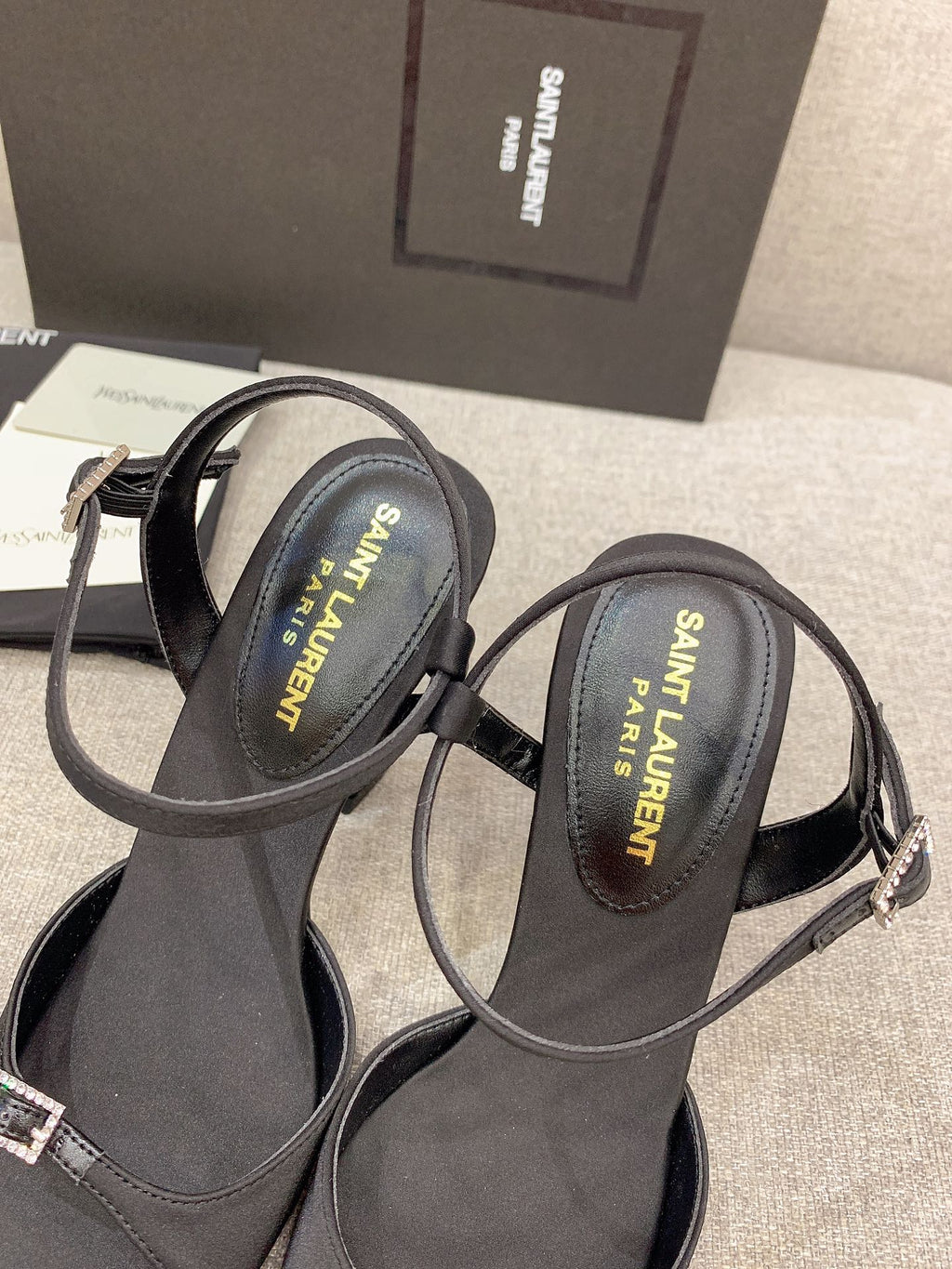 Black Venue 105 Sandals