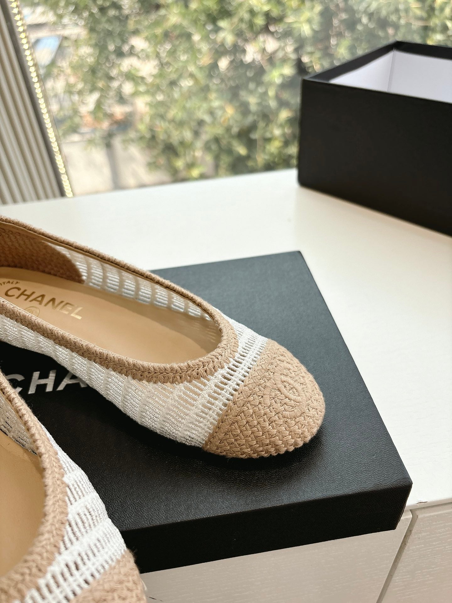 White & Beige Raffia Ballet Flats