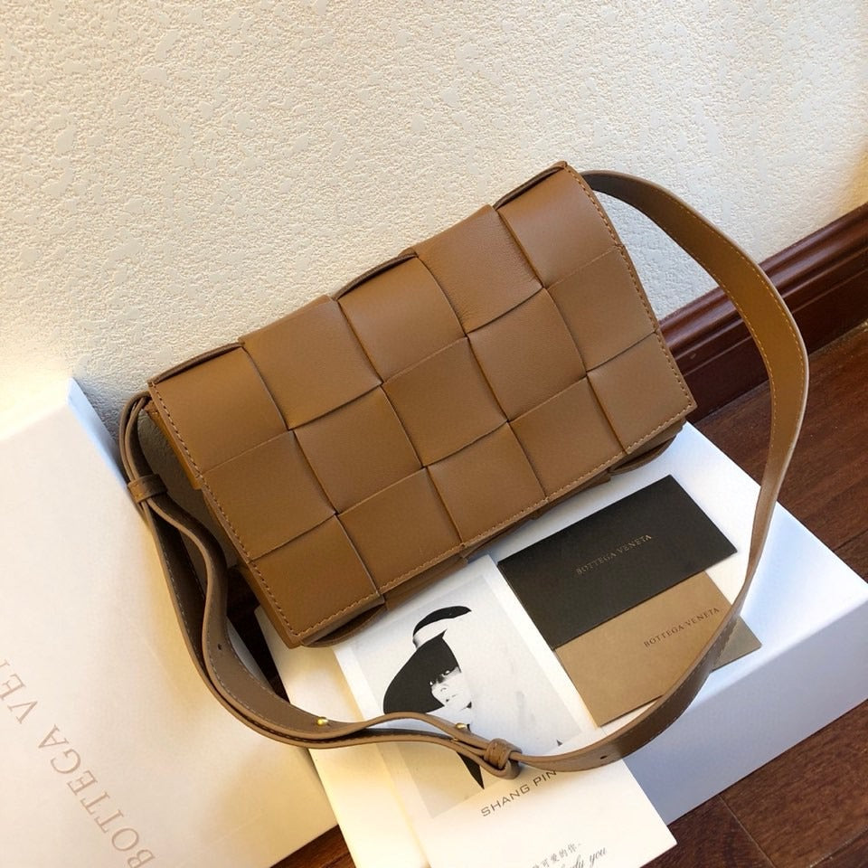 Acorn BC shoulder bag