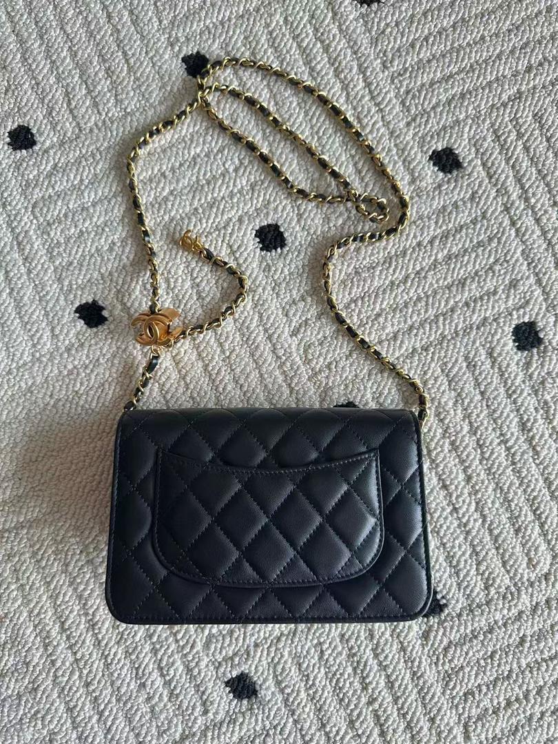 Black Wallet On Chain