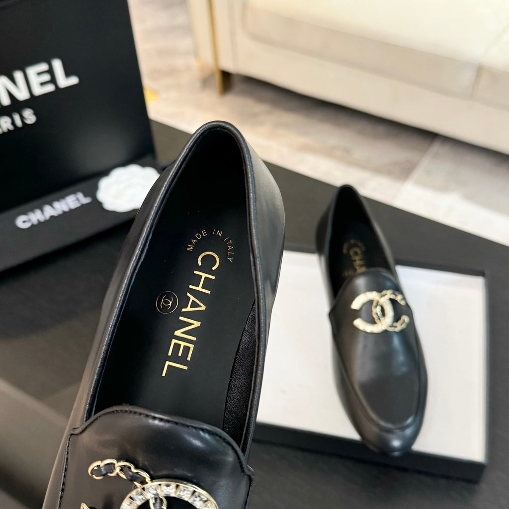 Black Moccasins With Embedded Logo Buckle