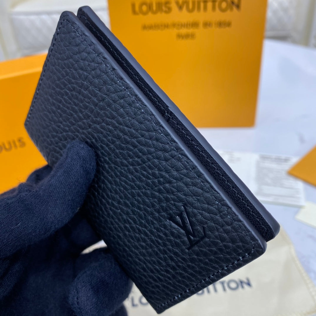 Black pocket organizer