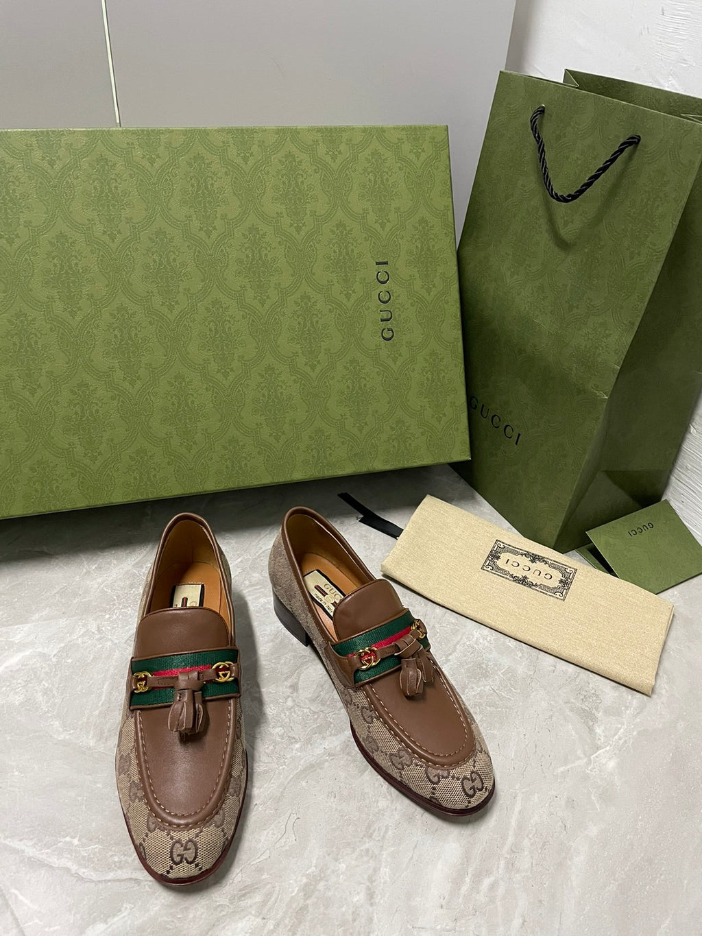 Beige loafer with tassel