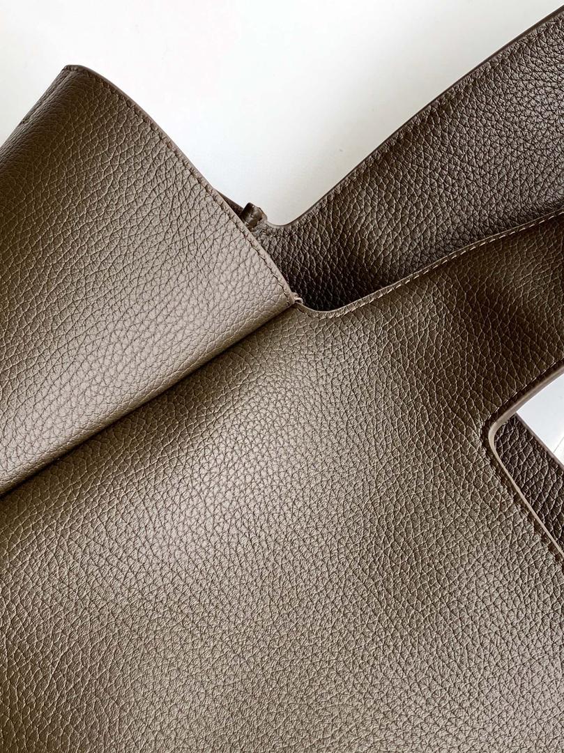 Light Musk Le 5 à 7 Bea In Grained Leather