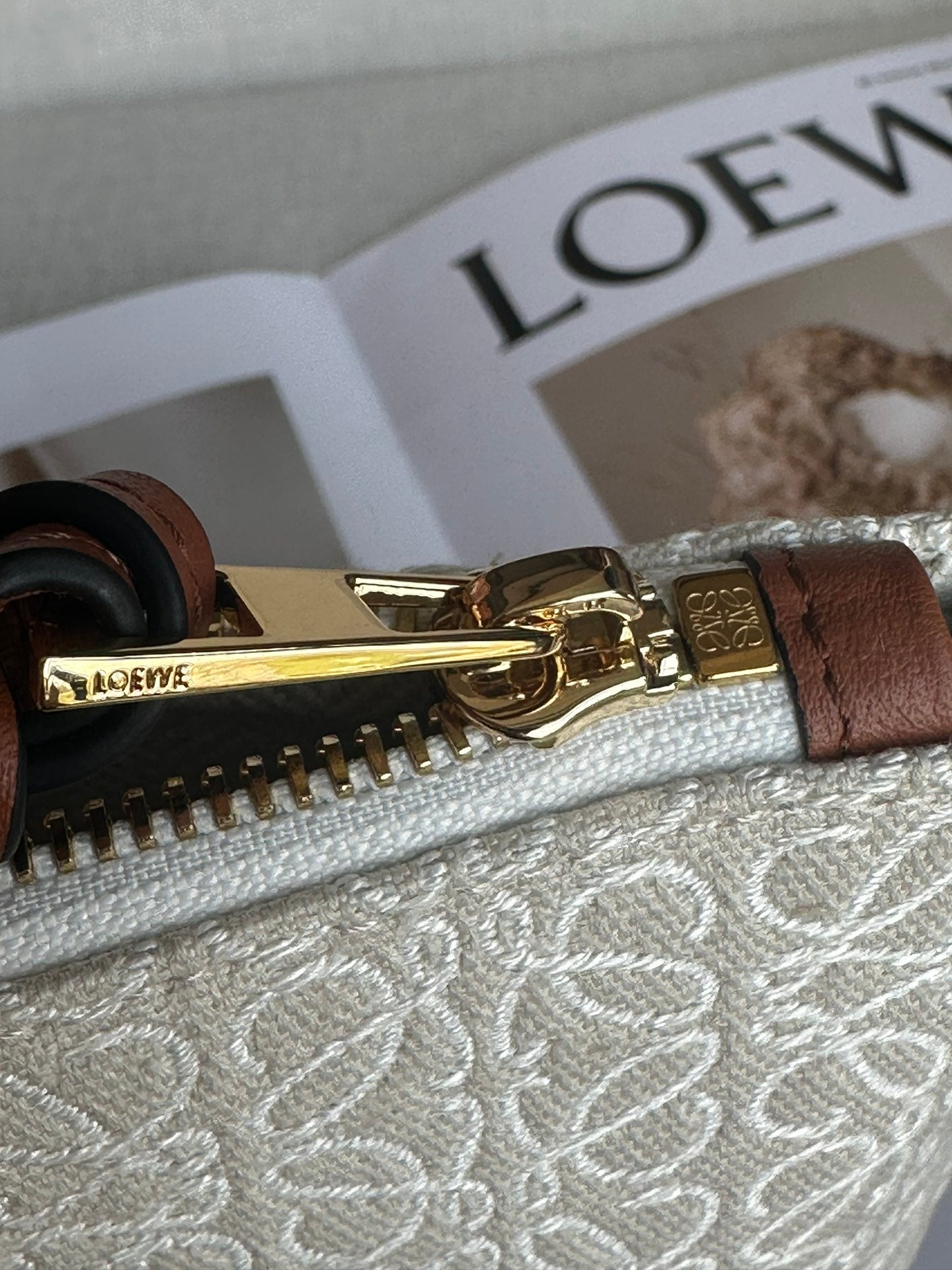 Ecru/Tan Oblong Pouch