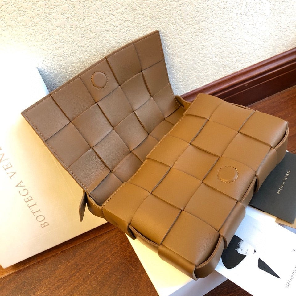 Acorn BC shoulder bag