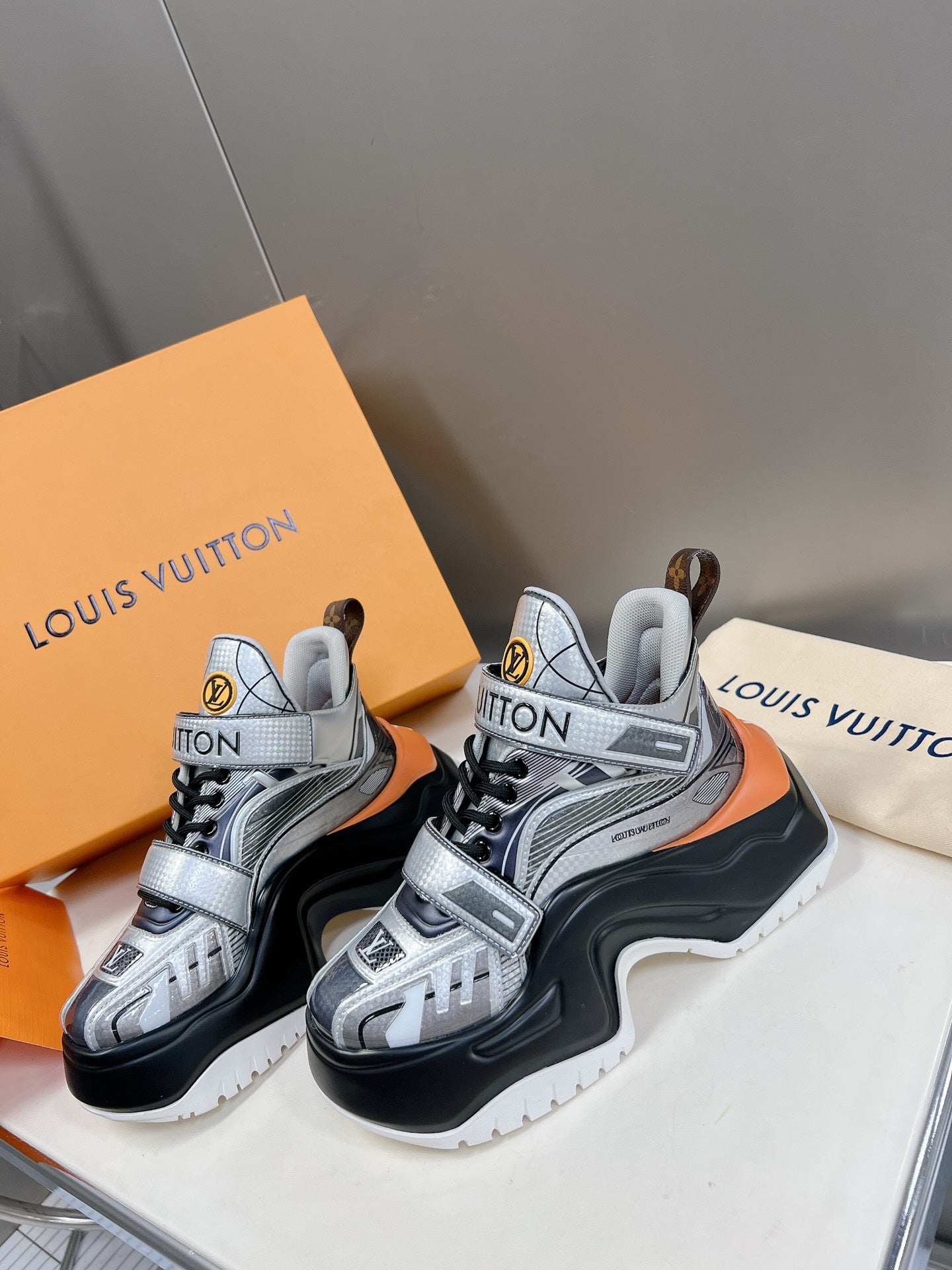 Black & Silver LA2 platform sneaker