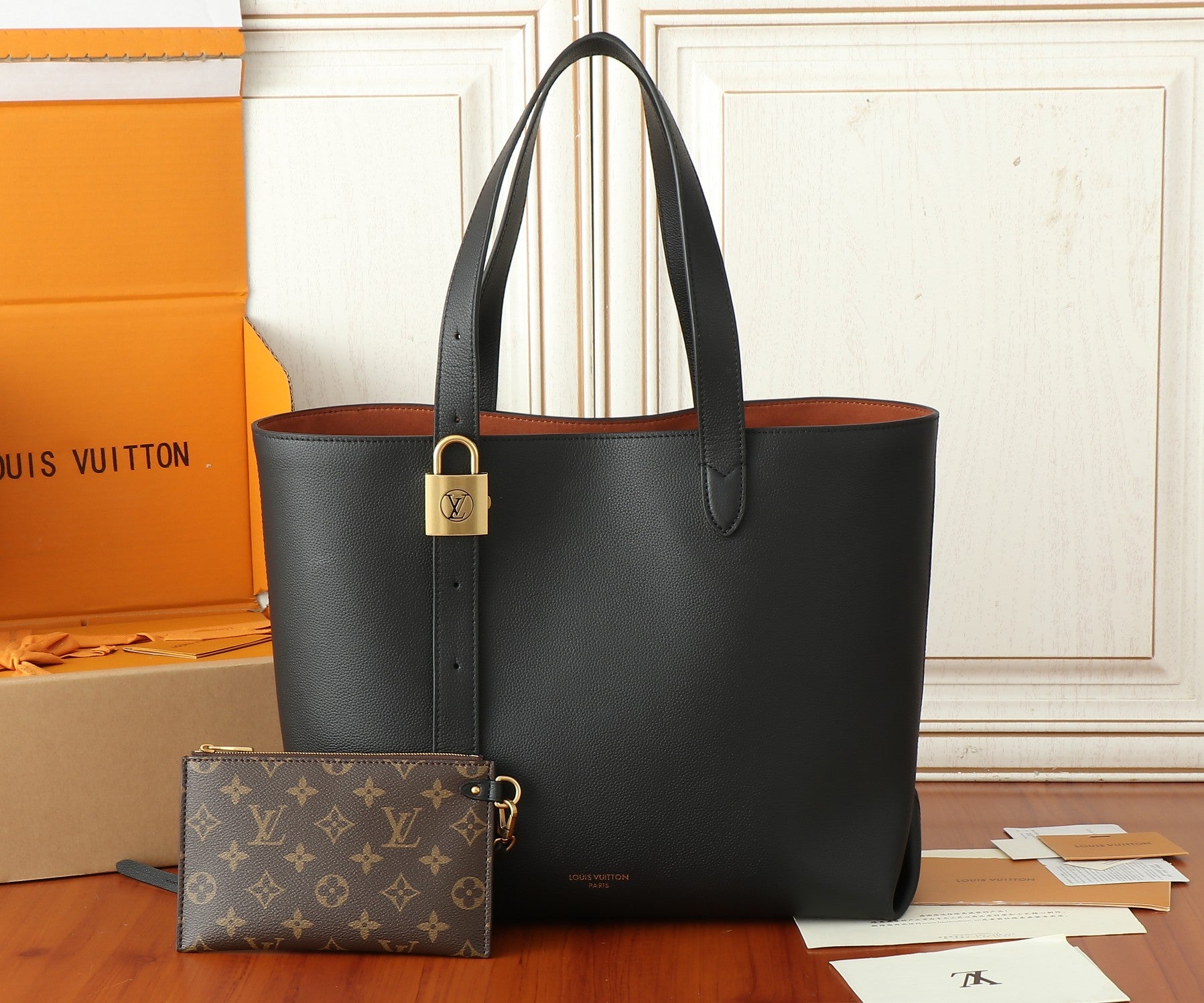 Black Low Key Cabas MM