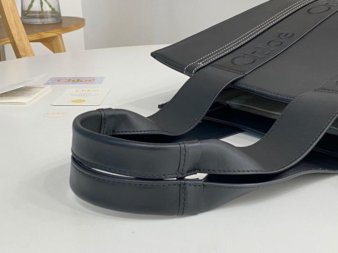 Black CW medium tote bag