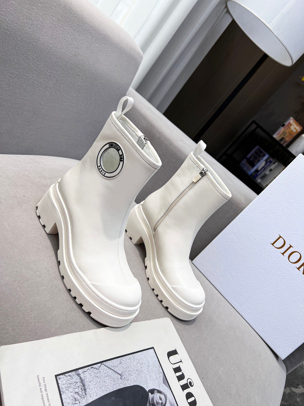 White DS ankle boot