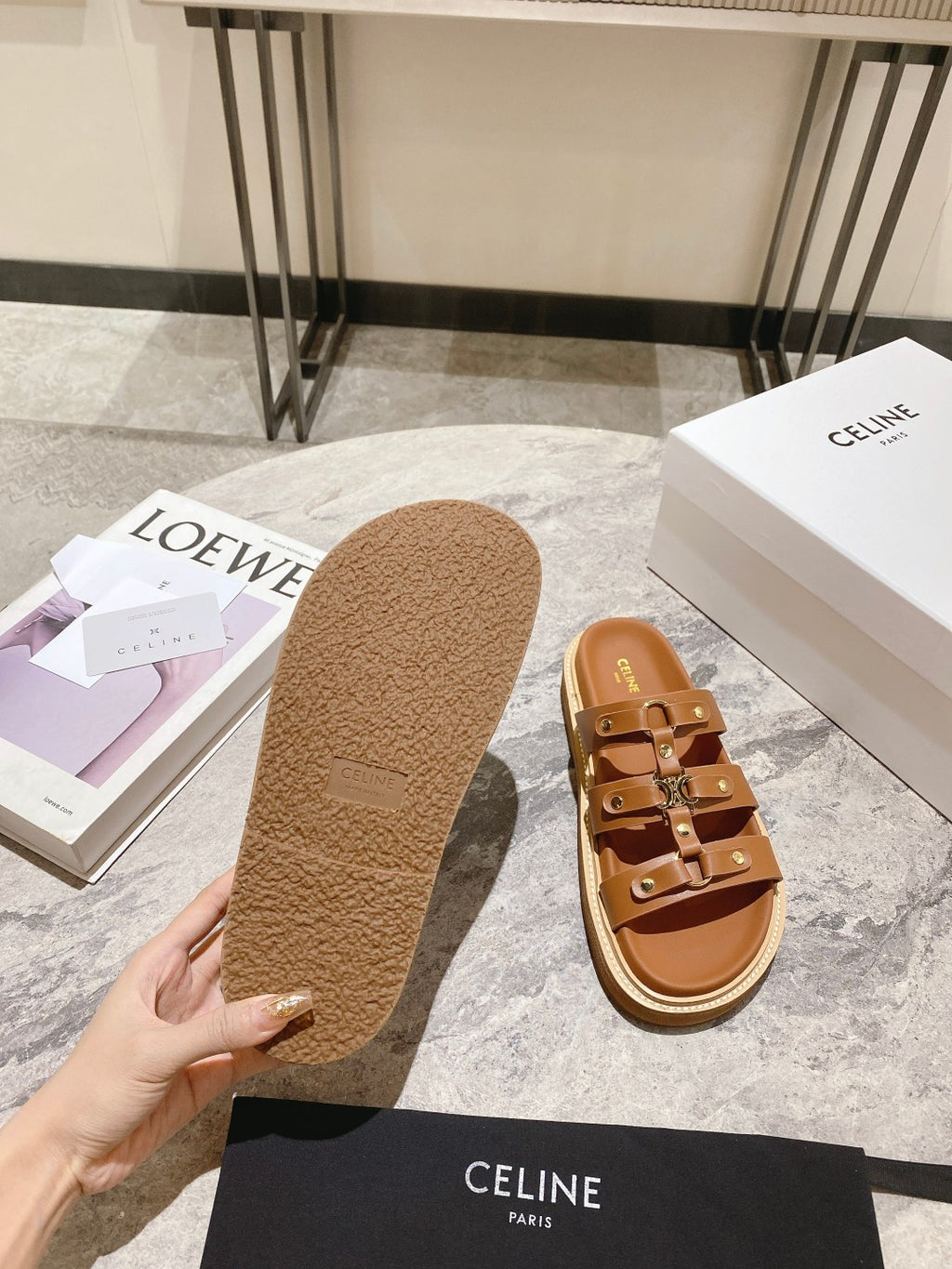Tan Tippi Slides