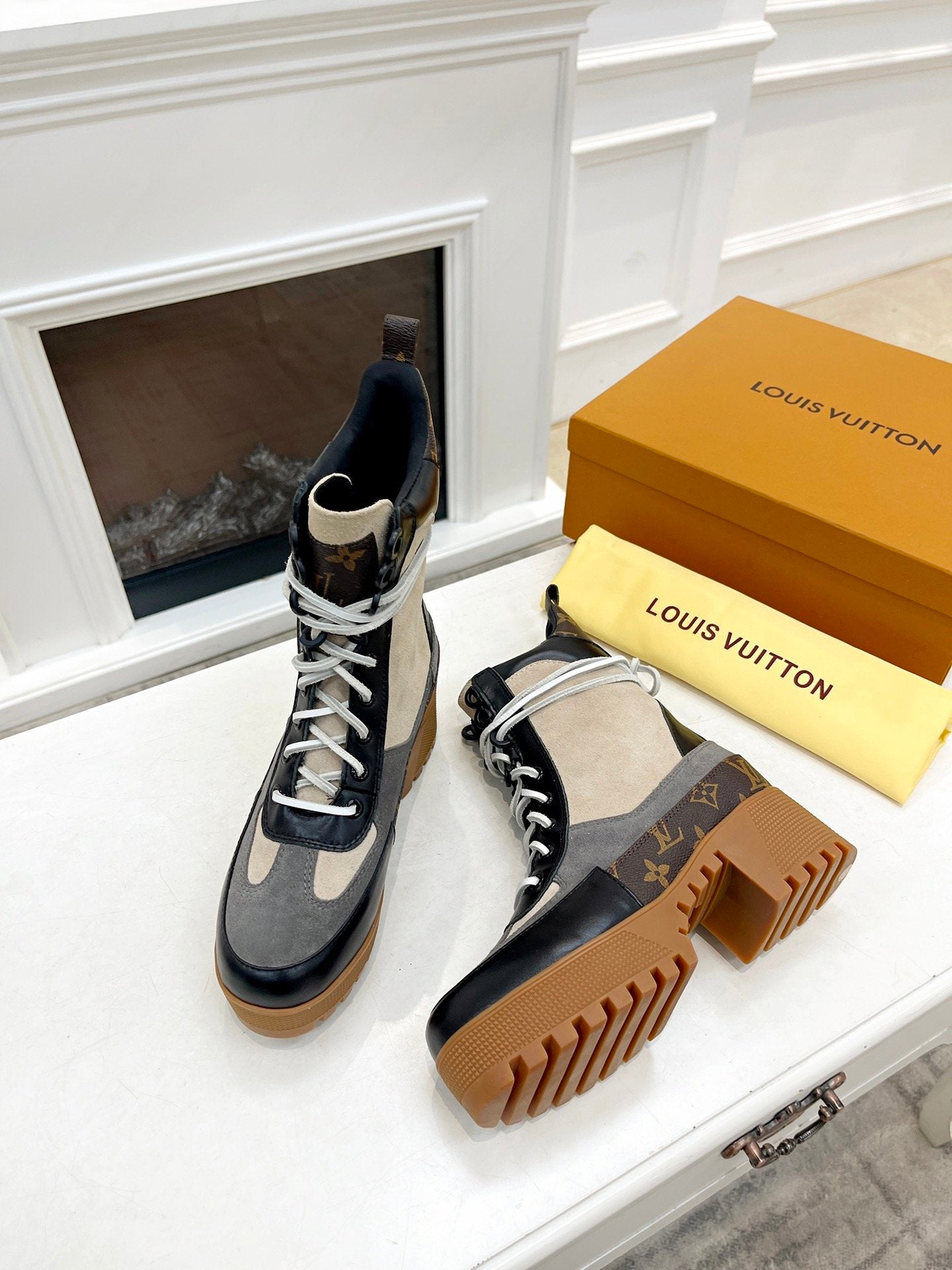 Dark gray / light gray LL platform desert boot