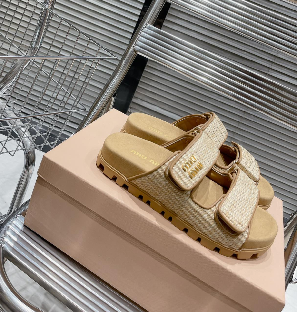 Natural Raffia-Effect Slides