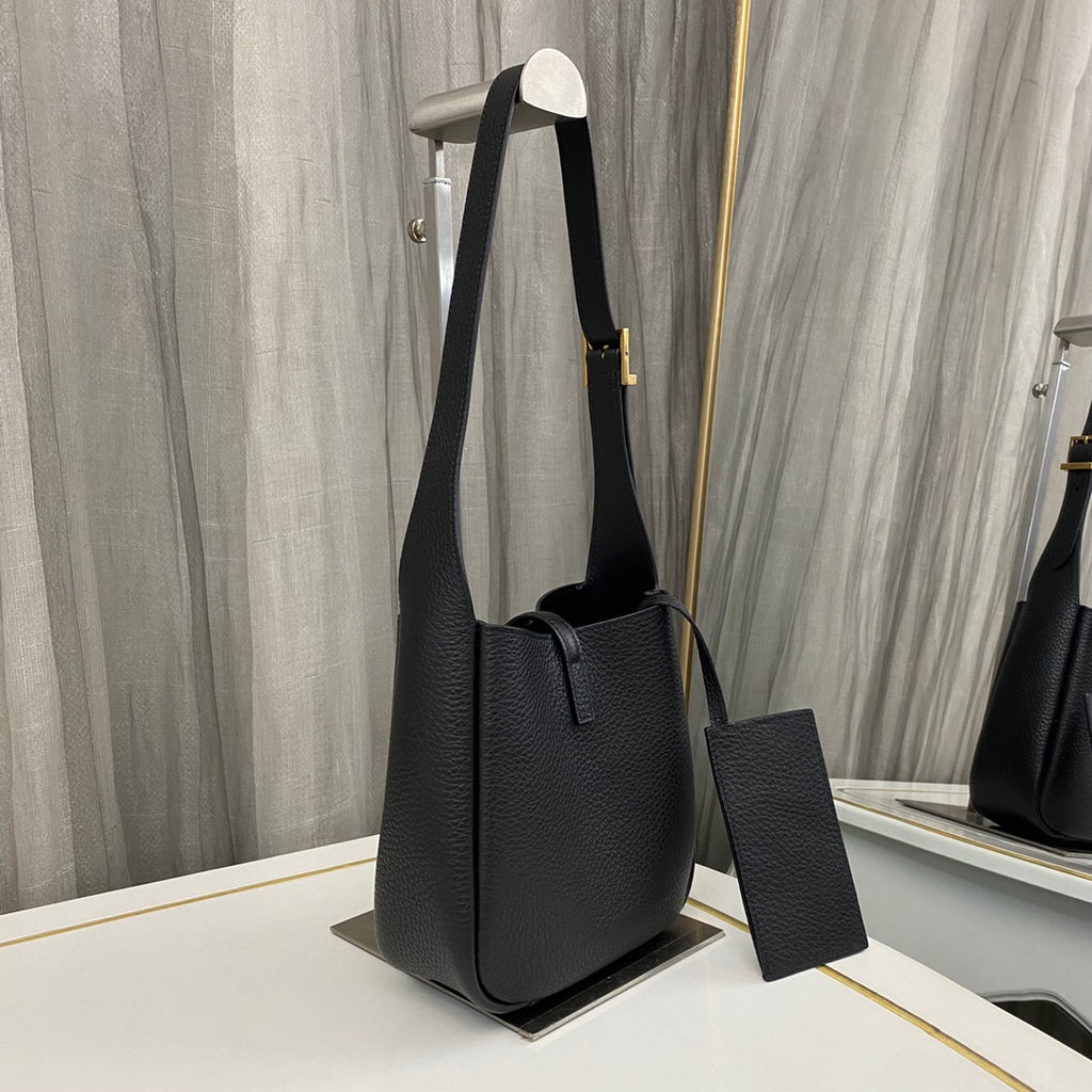 Black Le 5 à 7 Supple Baby In Grained Leather