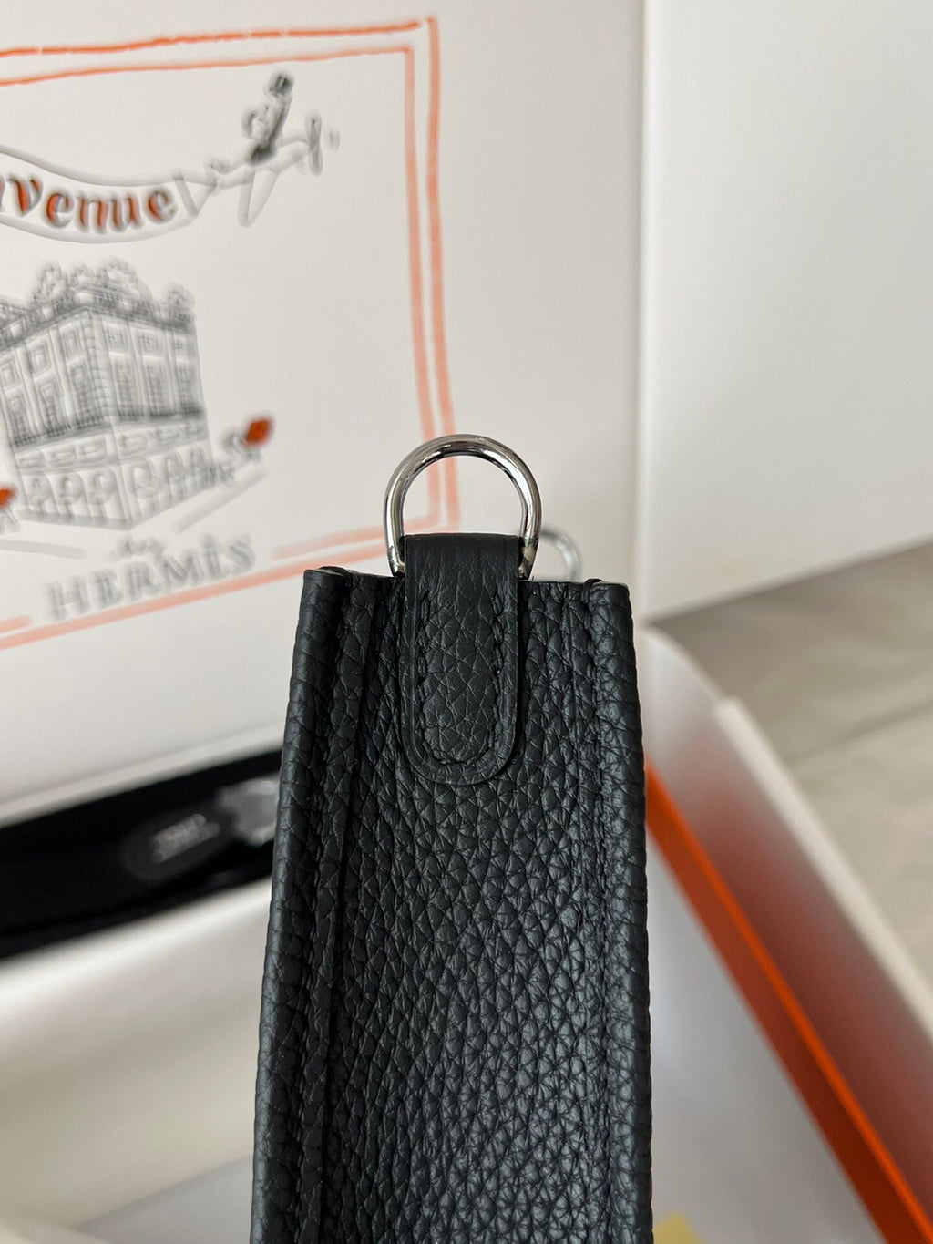 Black HE 17 shoulder bag