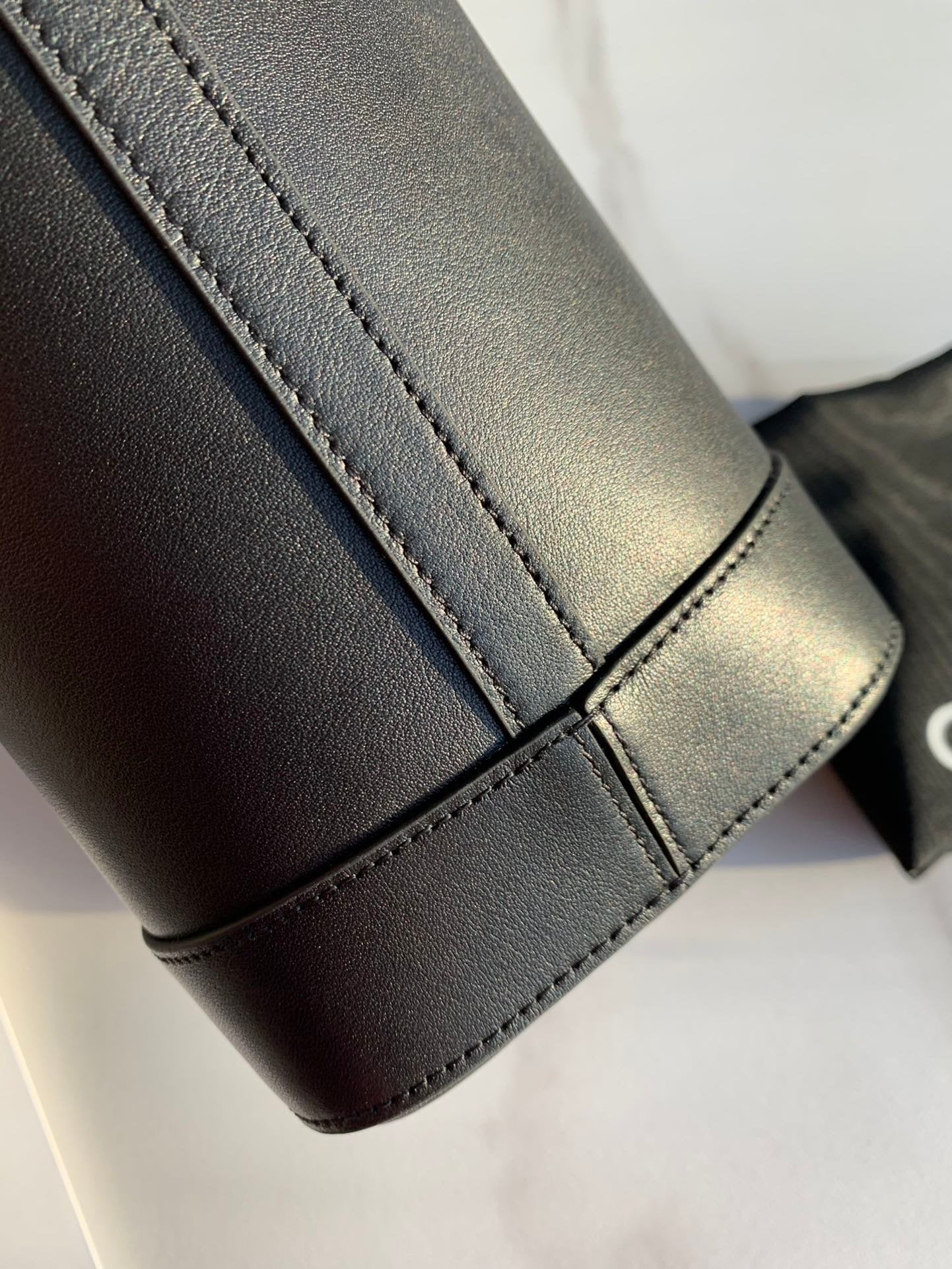 Black CT small bucket