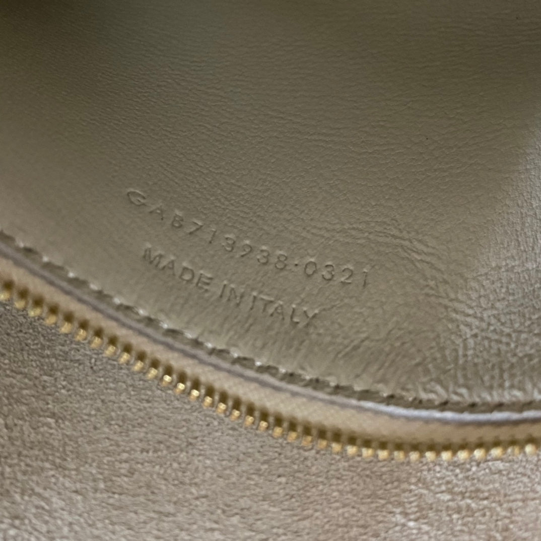 Blanc Vintage Le 5 à 7 Small Leather Shoulder Bag