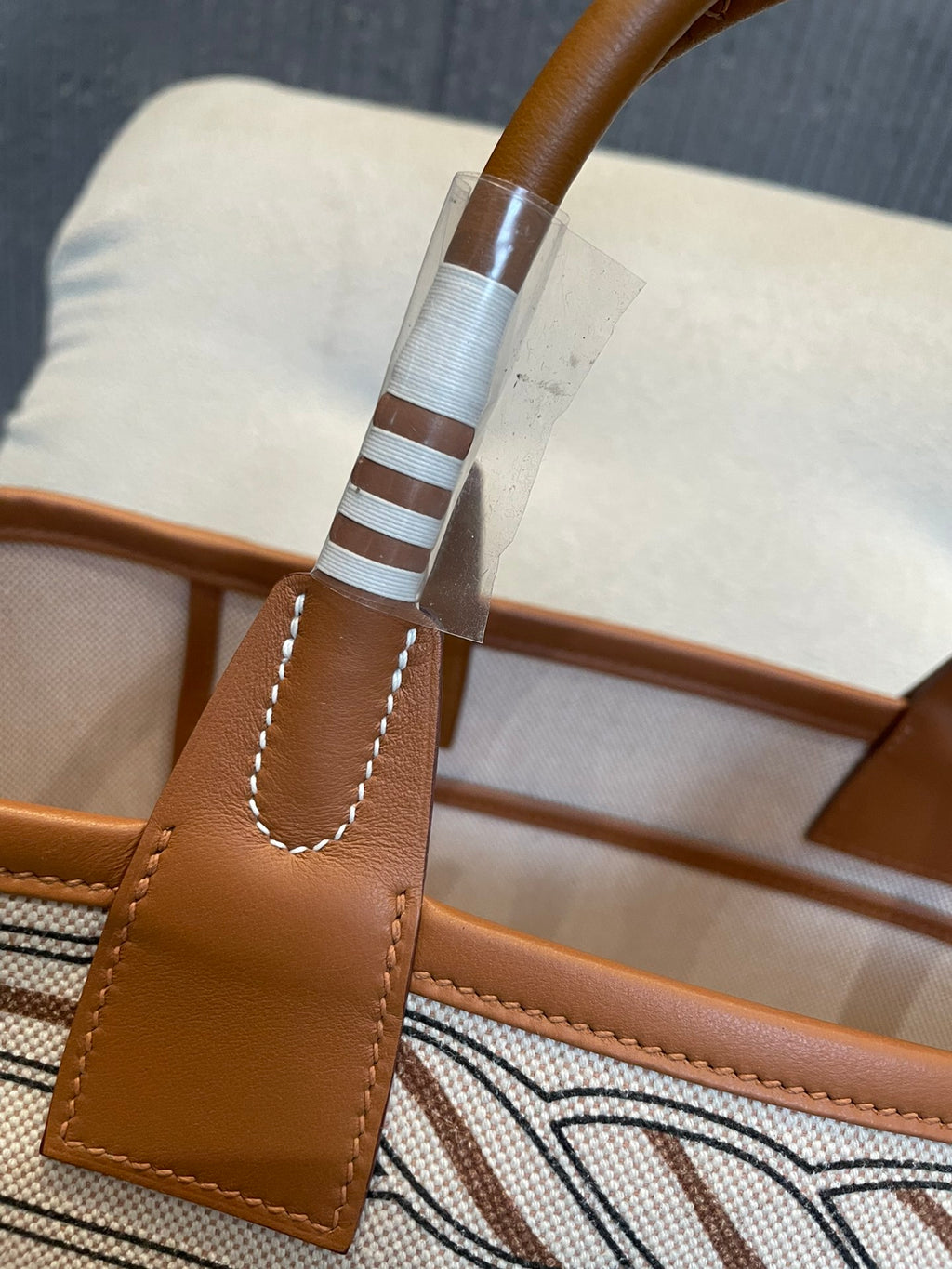 Gris / Beige / Ecru / Beige / Gold Steeple 25 Bag