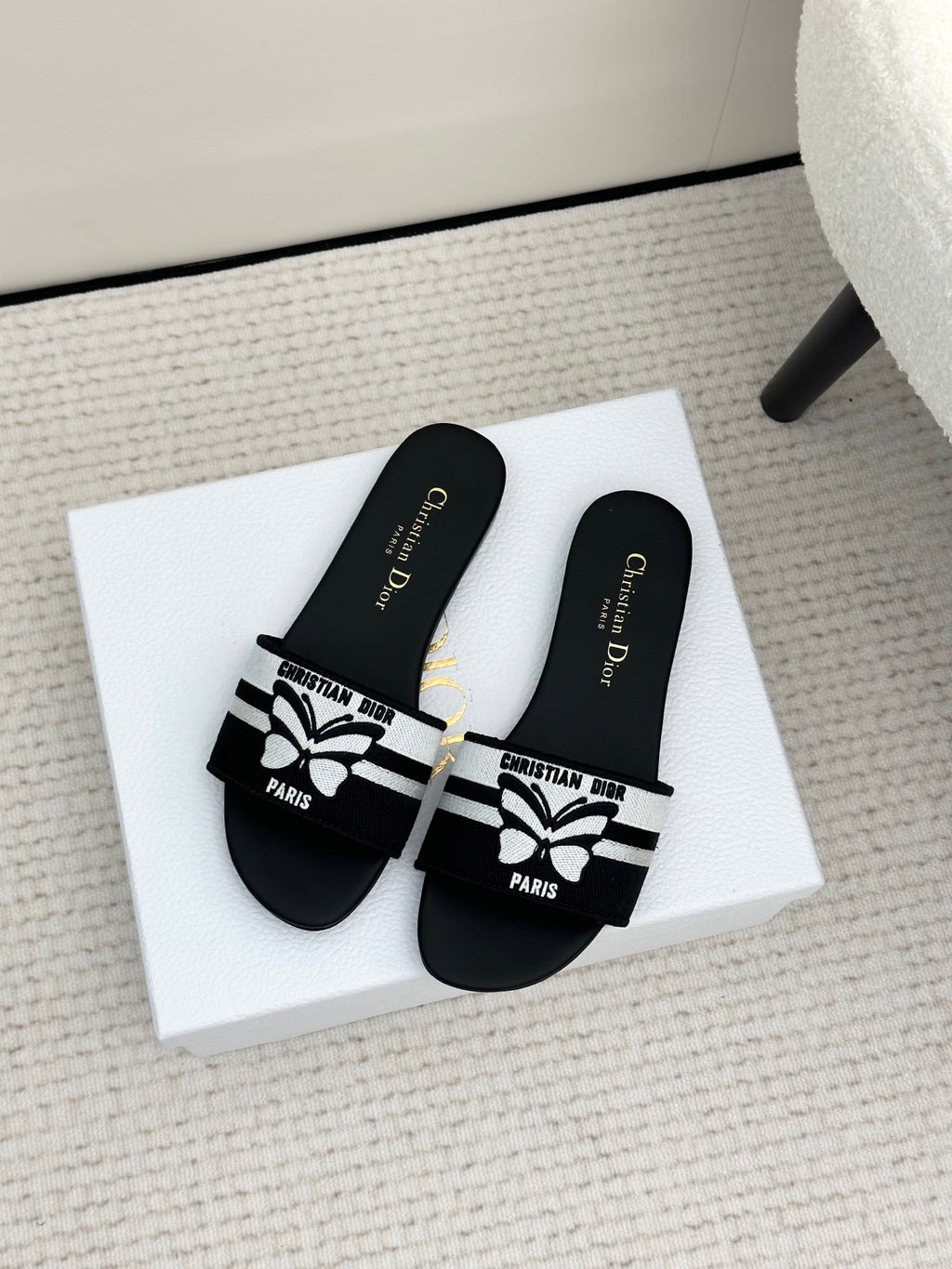 Black & White Dway Slide