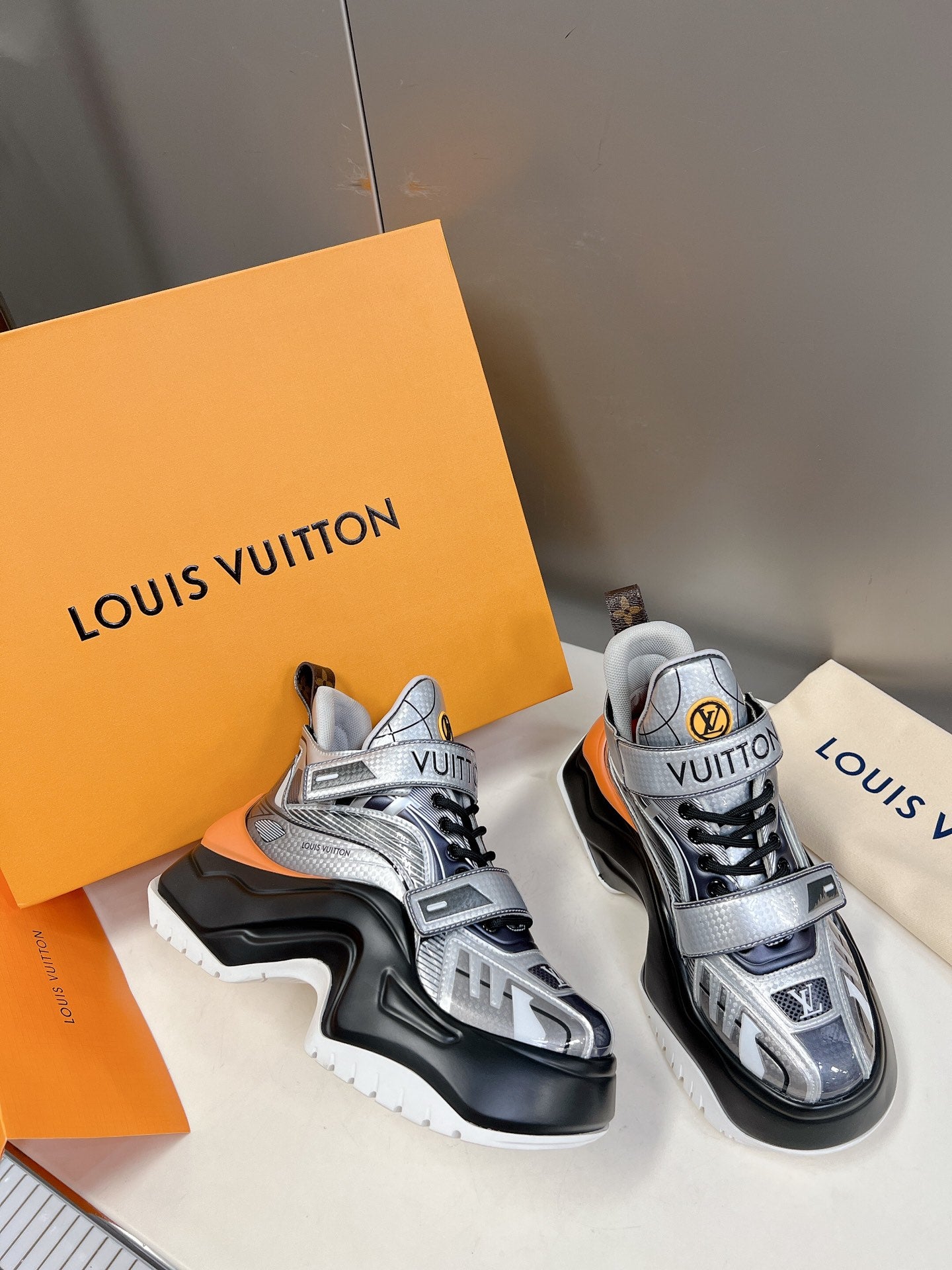 Black & Silver LA2 platform sneaker