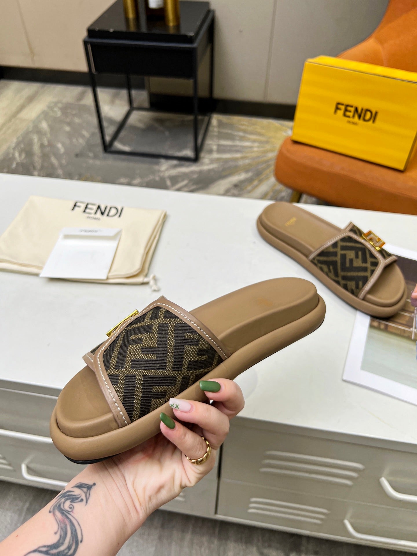 Brown fabric Feel slides