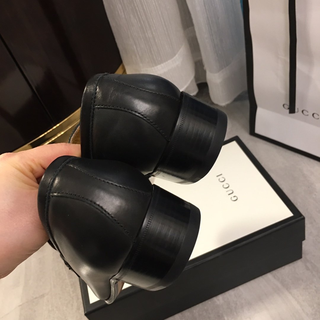 Black loafer with web