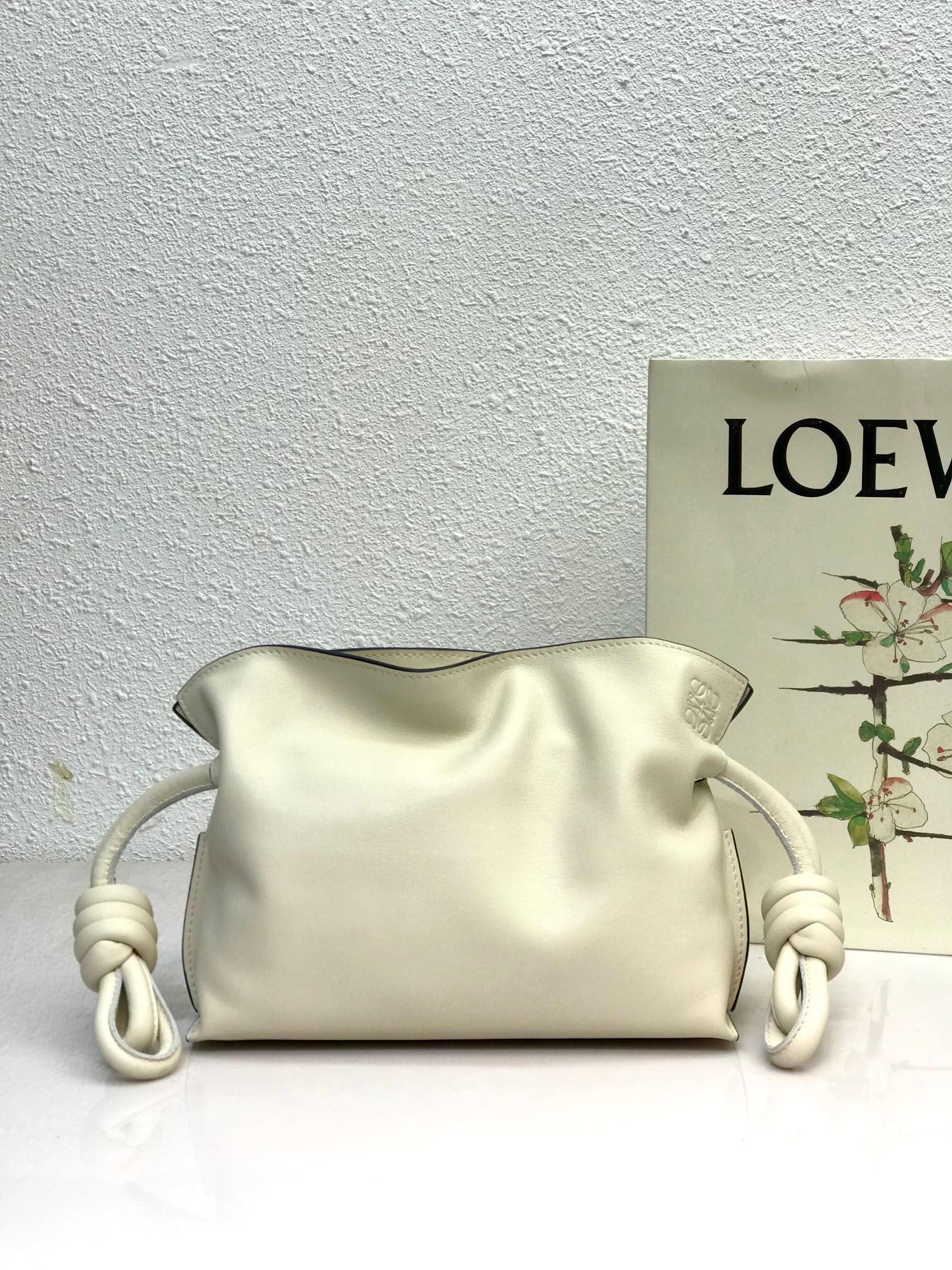 Soft white mini LF clutch