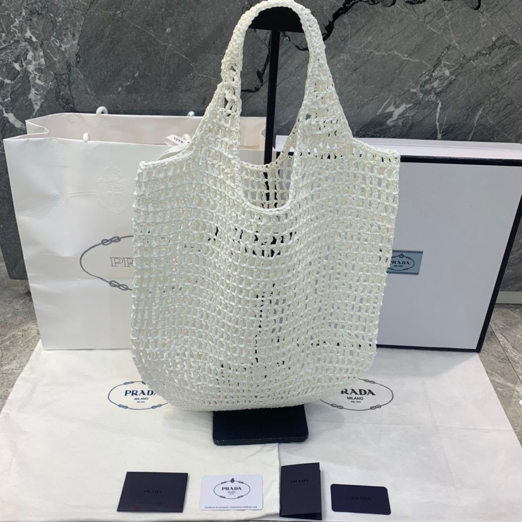 White large raffia tote bag