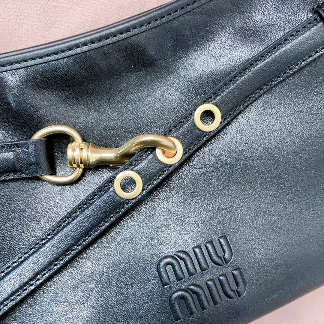 Black Aventure Leather Bag