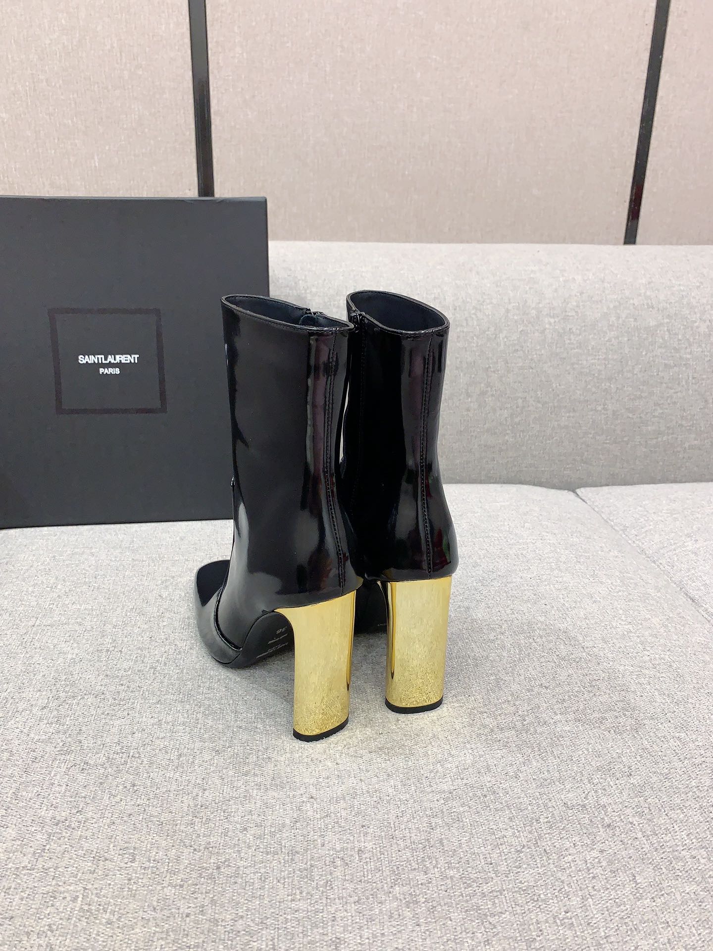 Black YA Ankle Boots In Glazed Leather