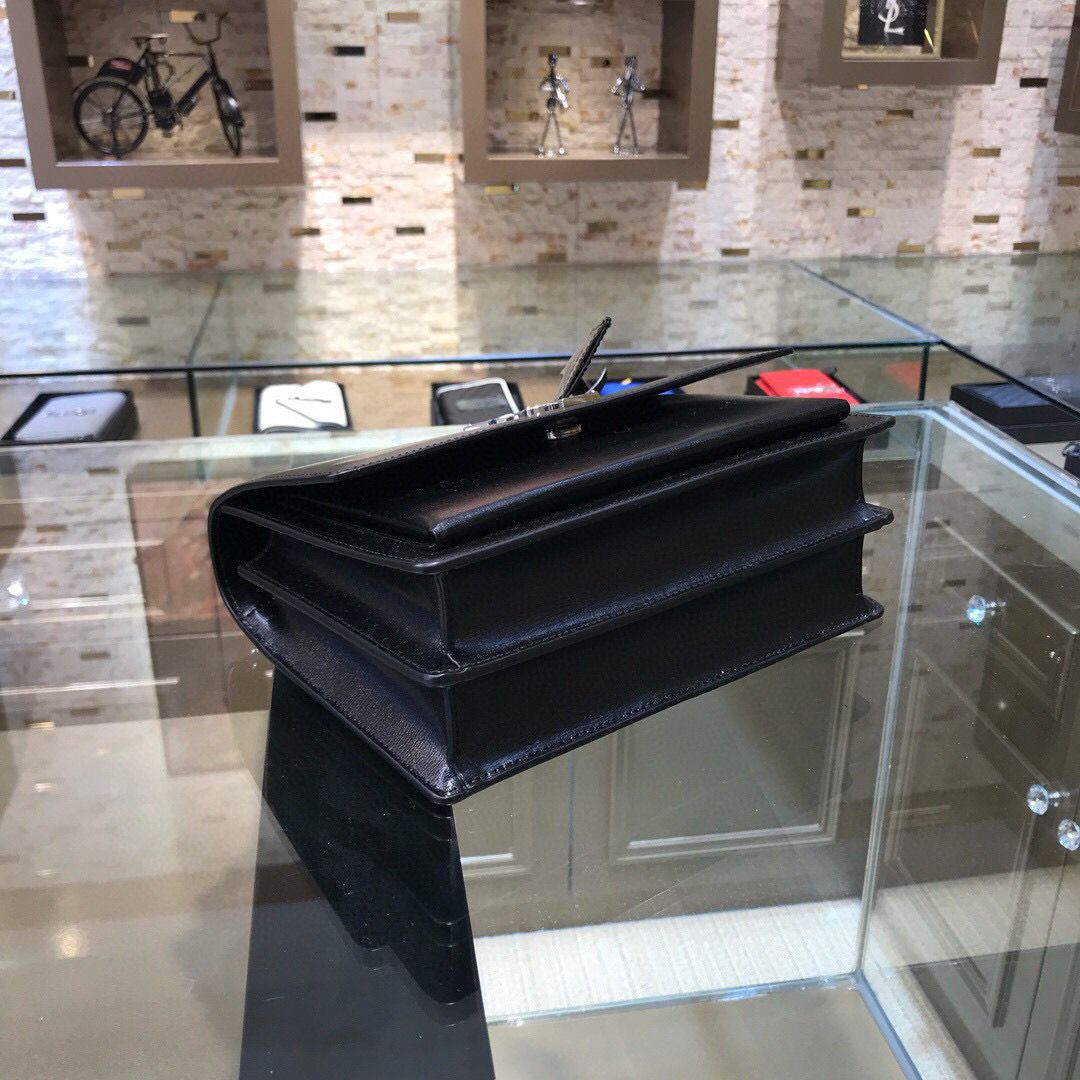 Black SS medium leather shoulder bag